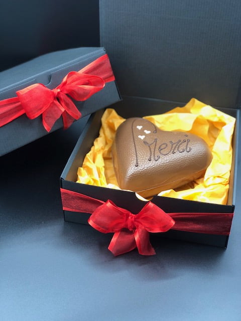 Cœur en chocolat avec prénom pour la table de fêtes, CHOCOLAT ARTISANAL  SUISSE EN LIGNE